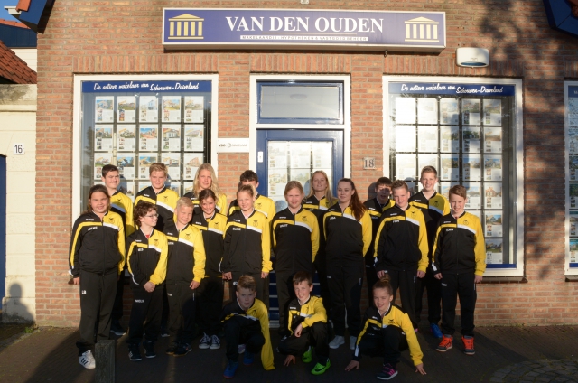van den Ouden Makelaardij sponsort S.V. Duiveland jeugd